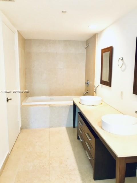 475 Brickell Avenue, Unit 2014 Miami, FL 33131 - Photo 8 of 13