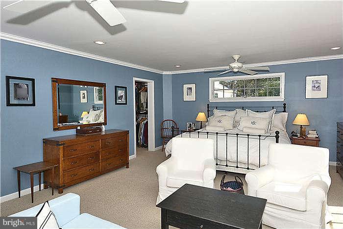4904 South Chesterfield Road Arlington, VA 22206 - Photo 20 of 30 a living room with furniture