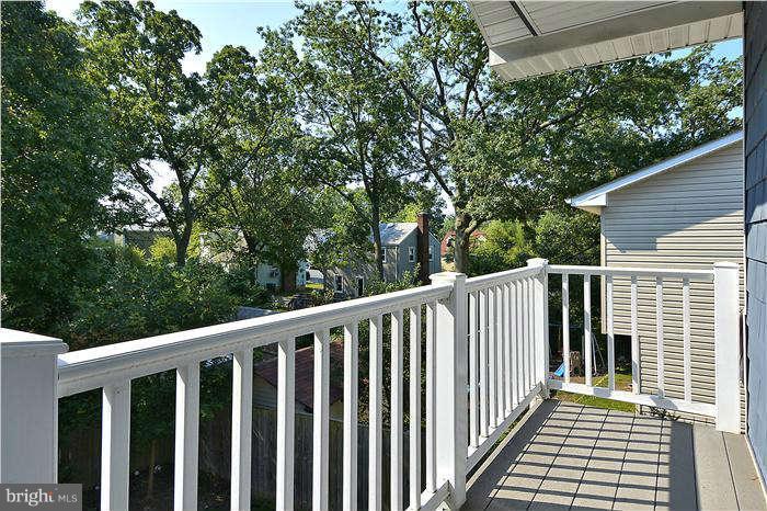 4904 South Chesterfield Road Arlington, VA 22206 - Photo 21 of 30 a side view of a wooden deck