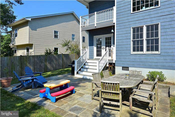 4904 South Chesterfield Road Arlington, VA 22206 - Photo 5 of 30 a backyard of a house with fire pit and furniture