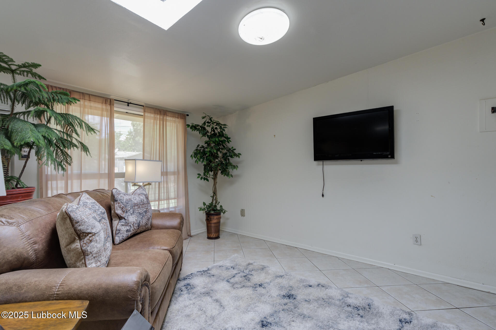 1205 Garland Plainview, TX 79072 - Photo 42 of 50 a living room with furniture and a flat screen tv
