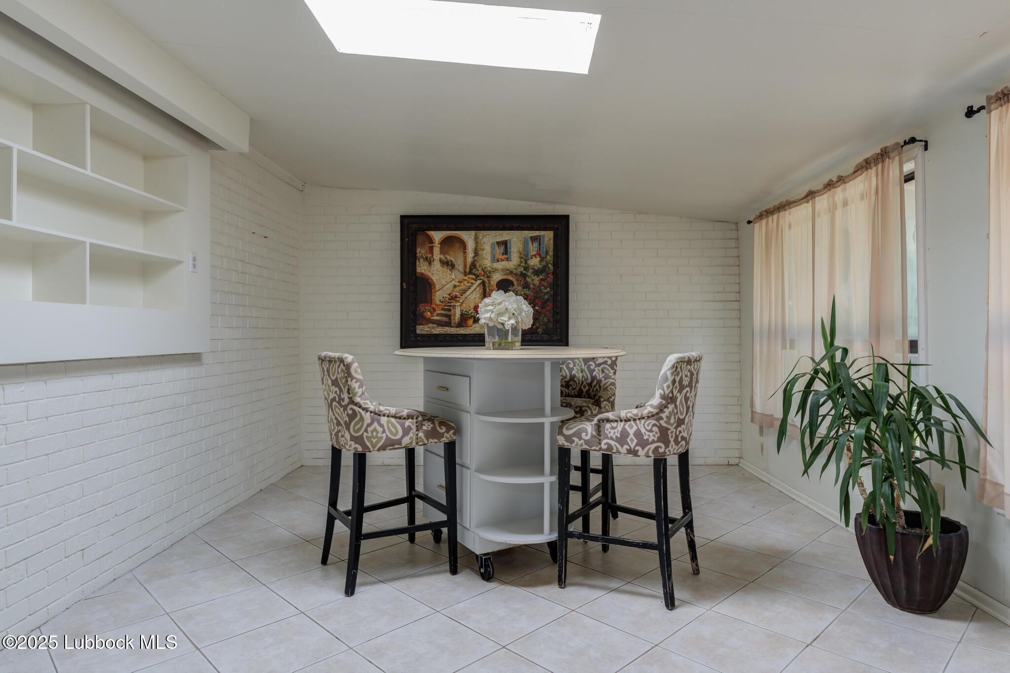 1205 Garland Plainview, TX 79072 - Photo 44 of 50 a dining room with furniture and a potted plant