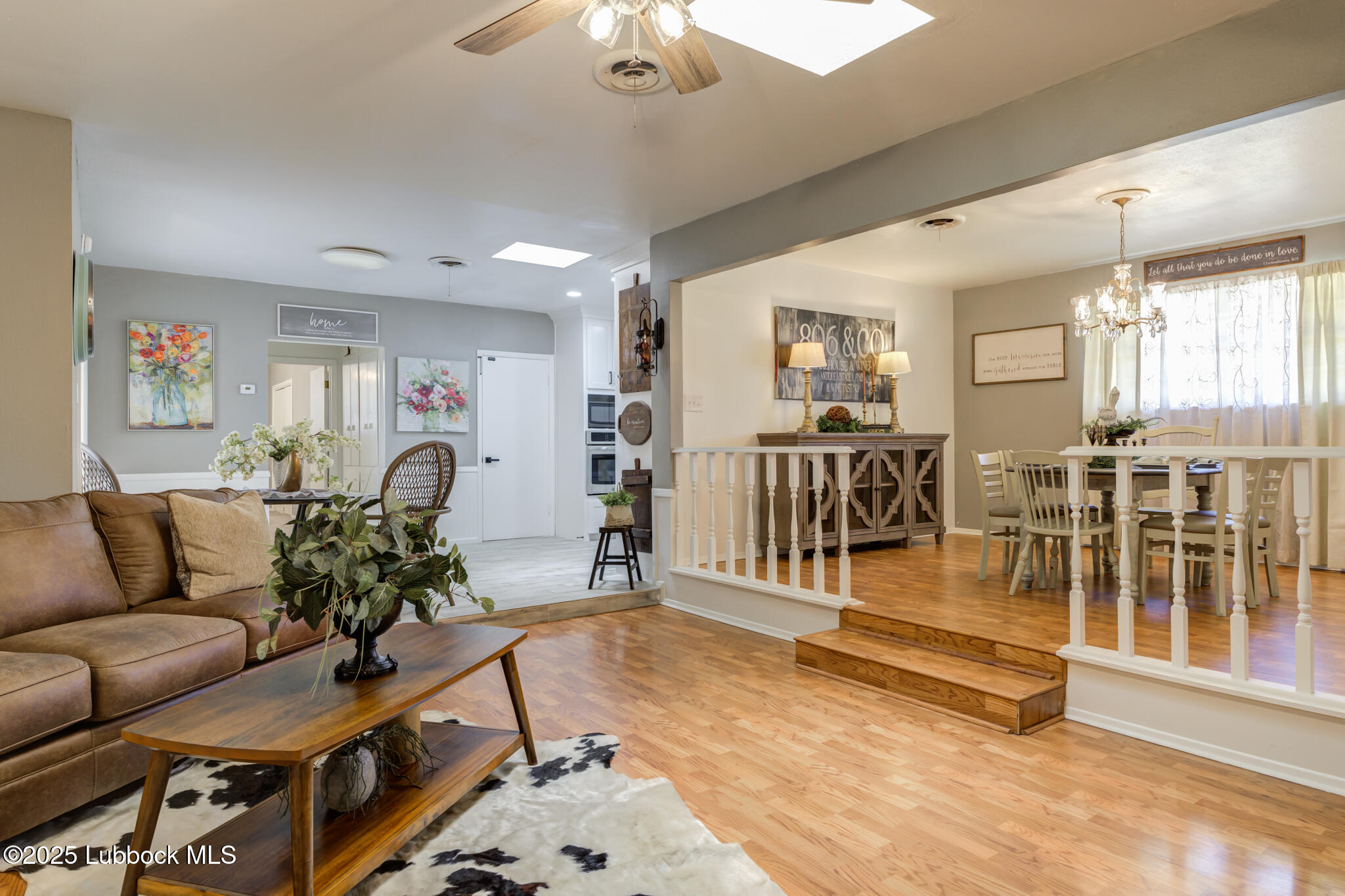 1205 Garland Plainview, TX 79072 - Photo 8 of 50 a living room with furniture