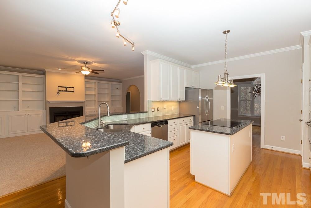 2412 Sunnystone Way Raleigh, NC 27613 - Photo 5 of 24