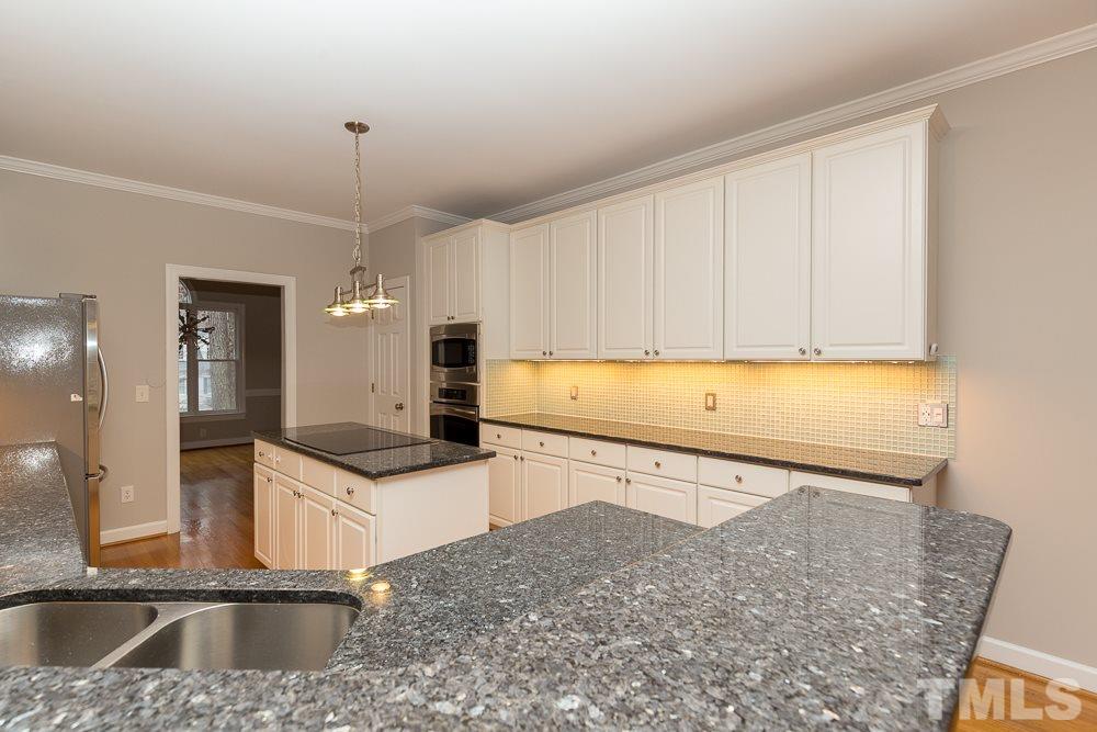 2412 Sunnystone Way Raleigh, NC 27613 - Photo 6 of 24