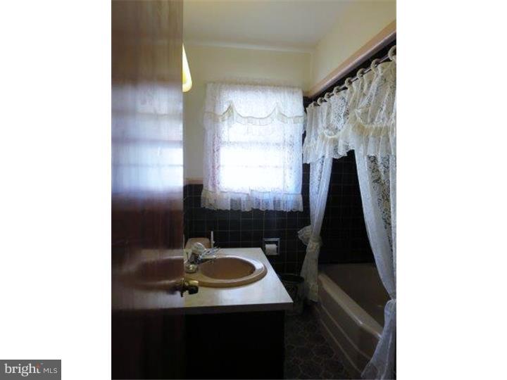 416 Big Oak Road Bridgeton, NJ 08302 - Photo 12 of 17 Bathroom