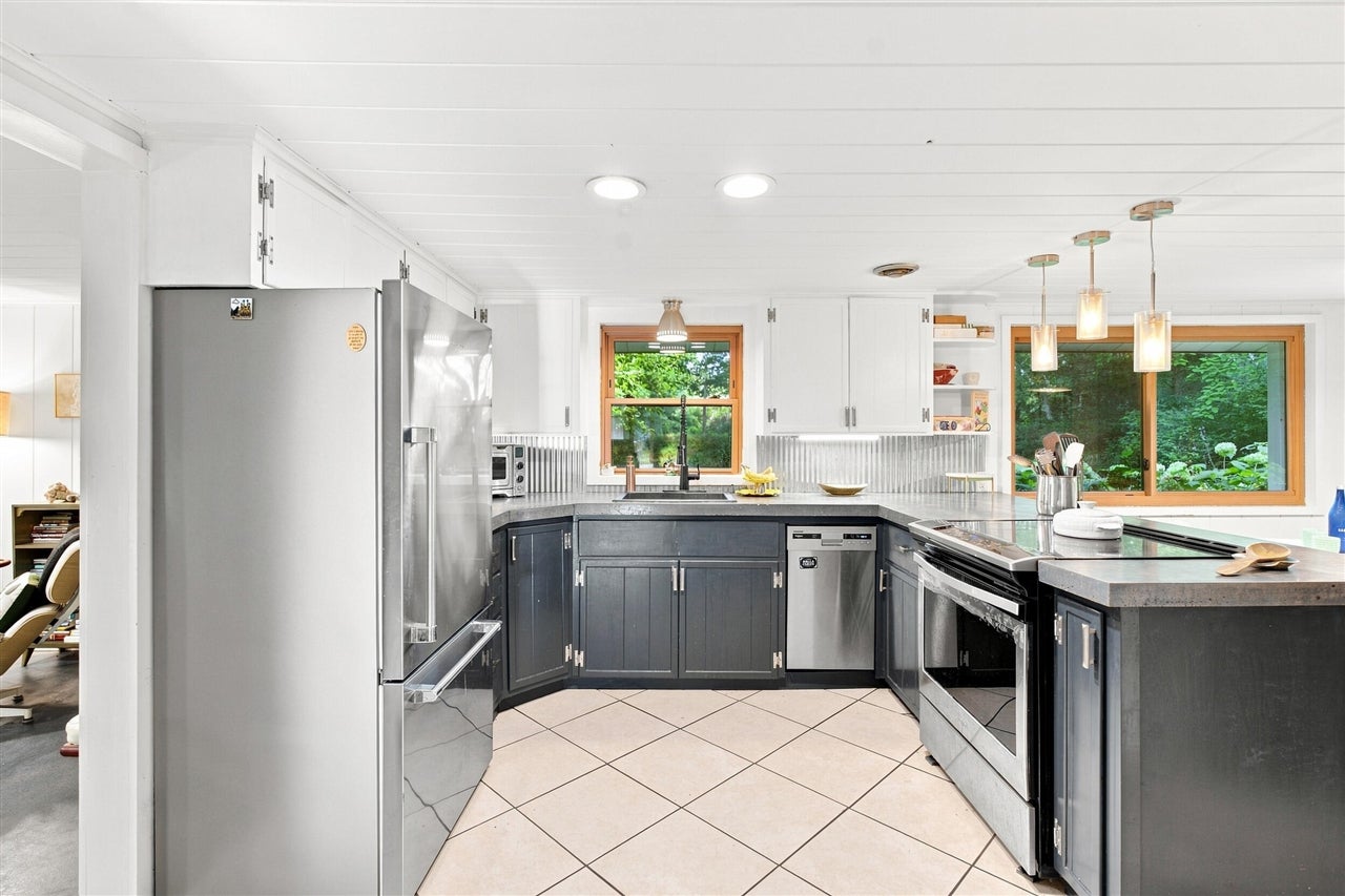 4292 Pier Road Benton Harbor, MI 49022 - Photo 6 of 28 Gallery Image 6