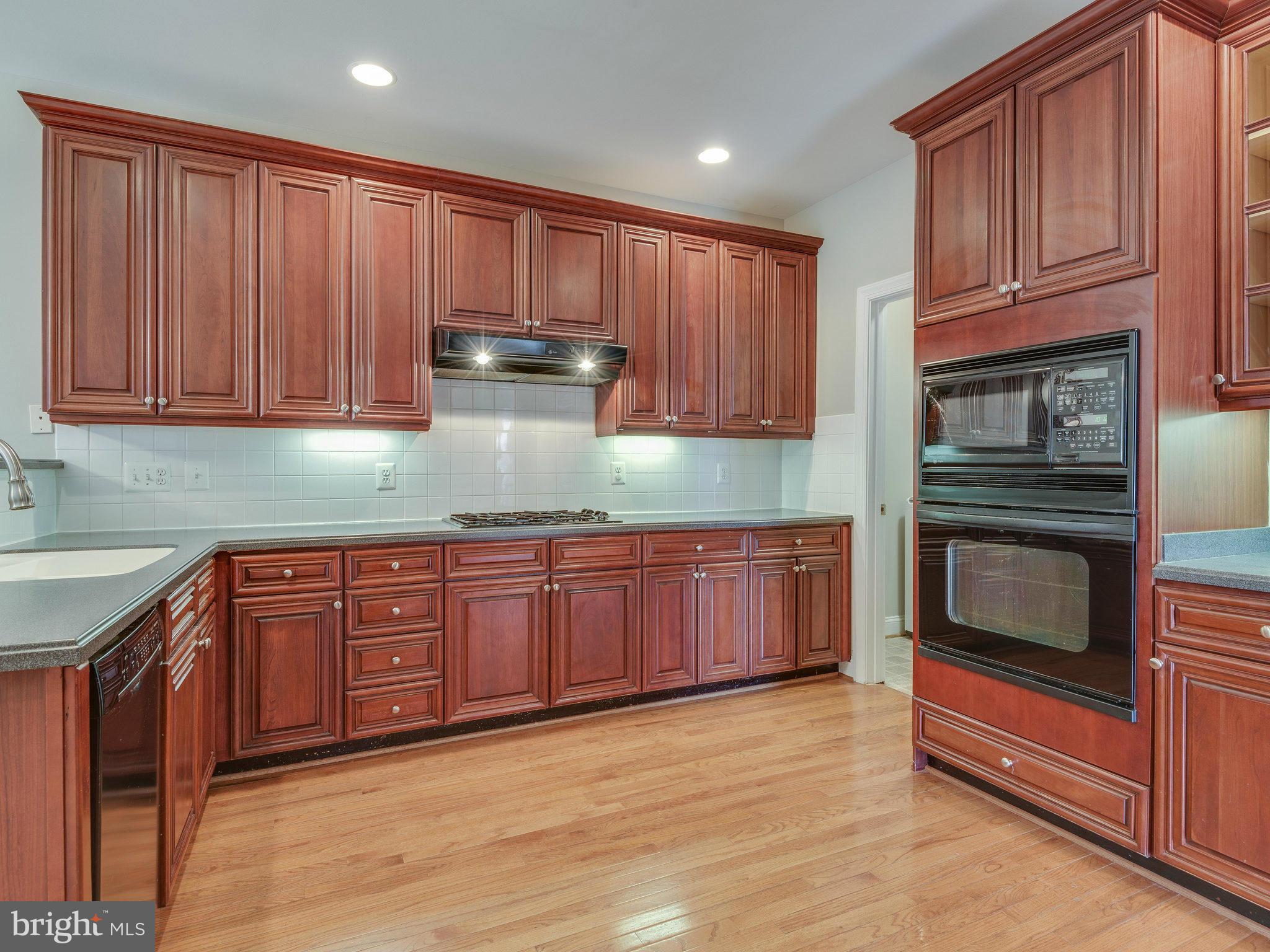 20043 Valhalla Square Ashburn, VA 20147 - Photo 11 of 30 Kitchen