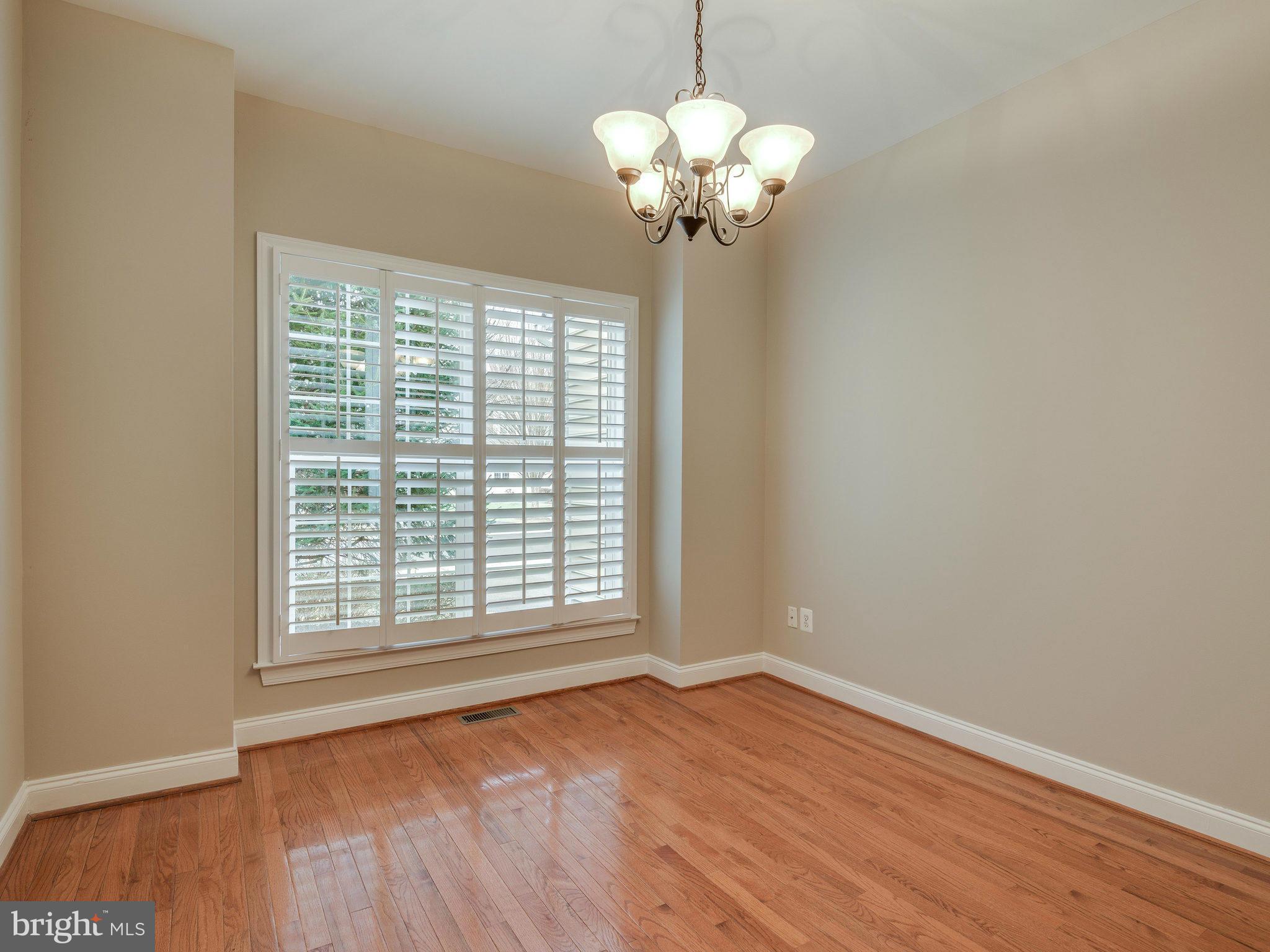 20043 Valhalla Square Ashburn, VA 20147 - Photo 12 of 30 Kitchen
