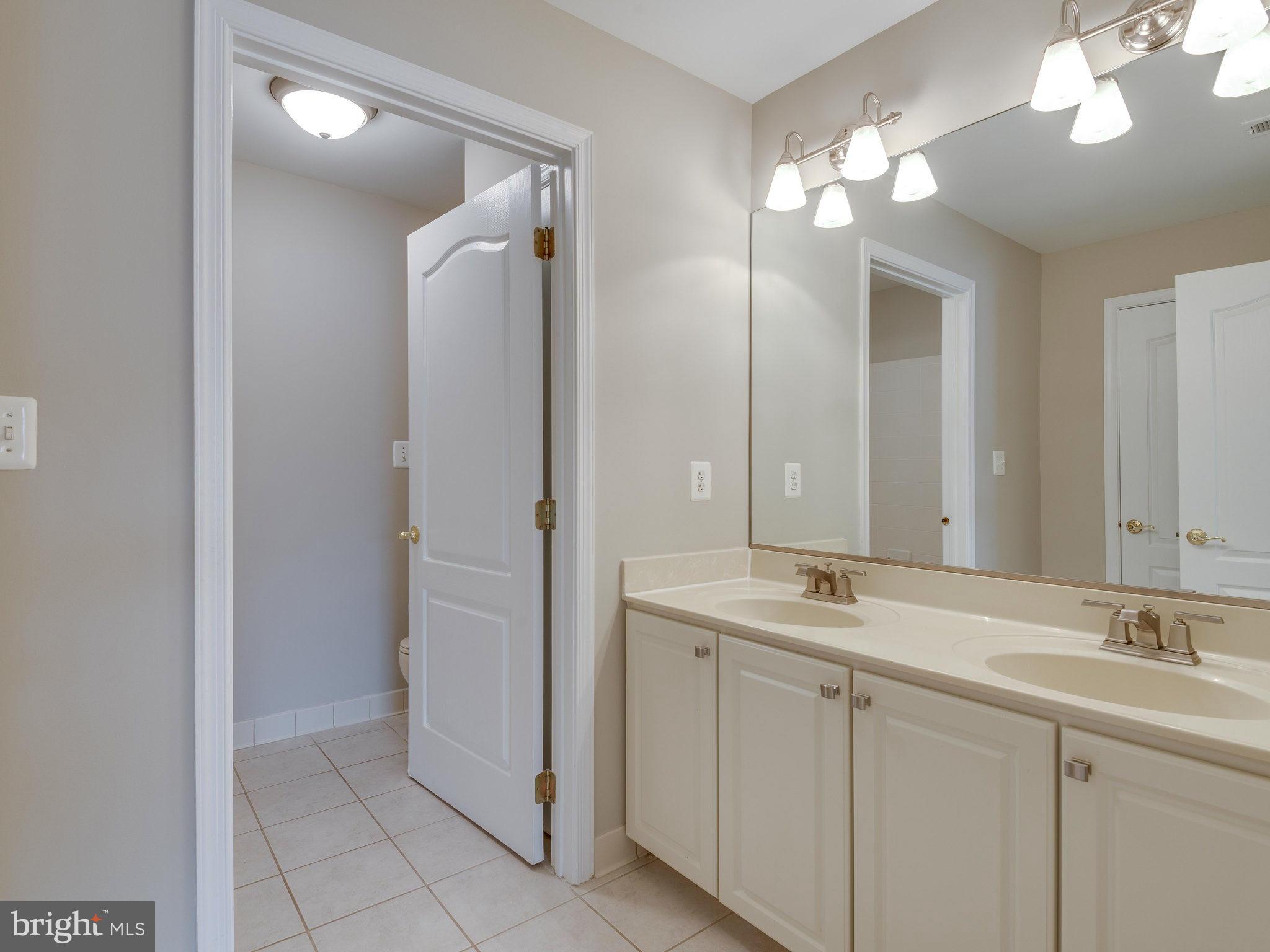 20043 Valhalla Square Ashburn, VA 20147 - Photo 22 of 30 Bath