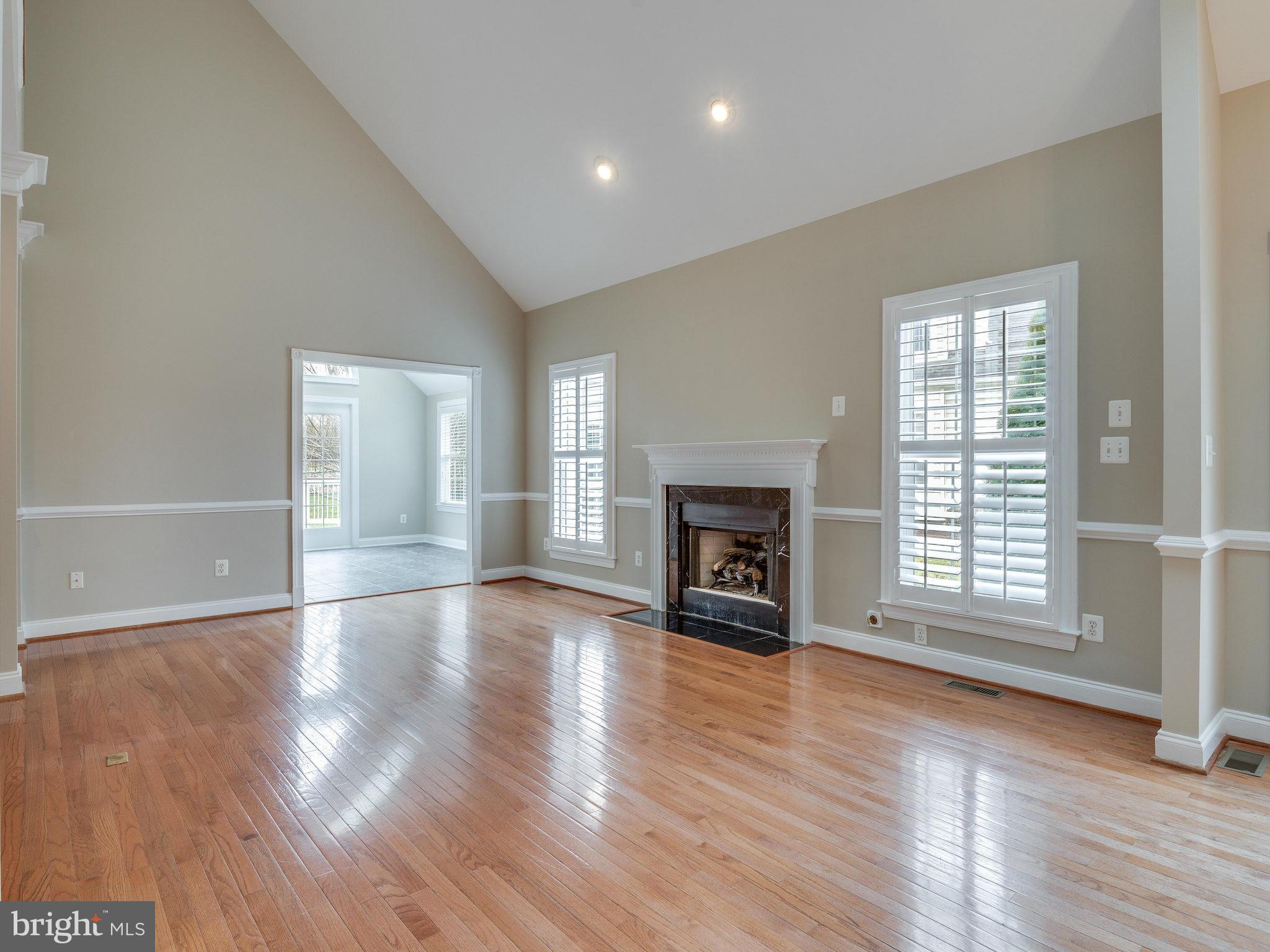 20043 Valhalla Square Ashburn, VA 20147 - Photo 6 of 30 Living Room