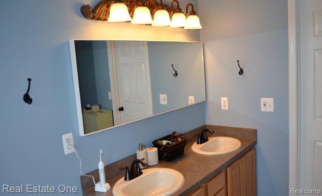 9975 Viewcrest Court Howell, MI 48843 - Photo 27 of 34 Viewcrest 032.jpg