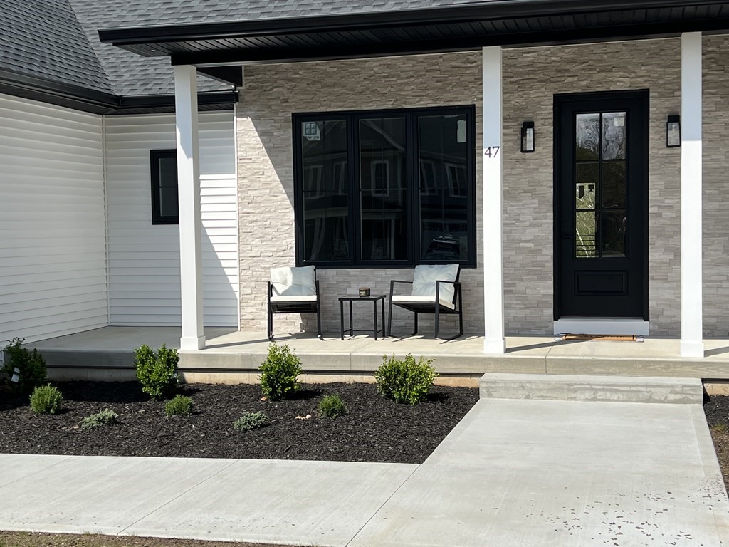 47 Stratton Farms Road Suffield, CT 06093 - Photo 7 of 28 a front view of a house with garden