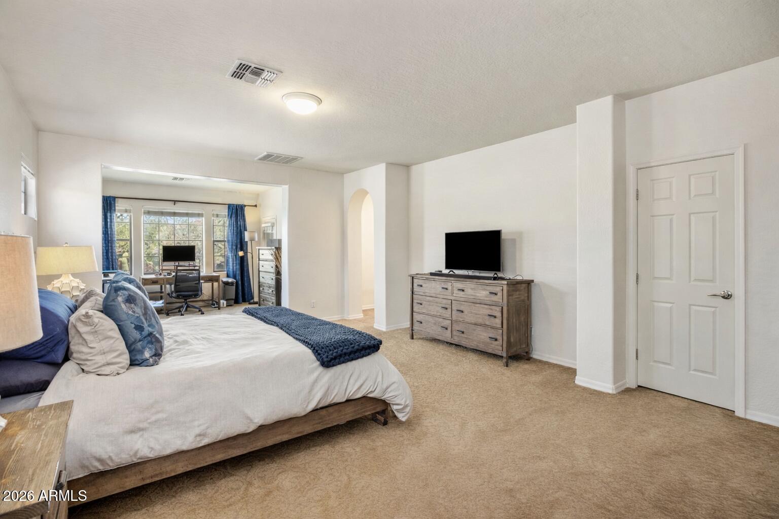 3980 East Robin Lane Phoenix, AZ 85050 - Photo 9 of 31 Spacious Primary