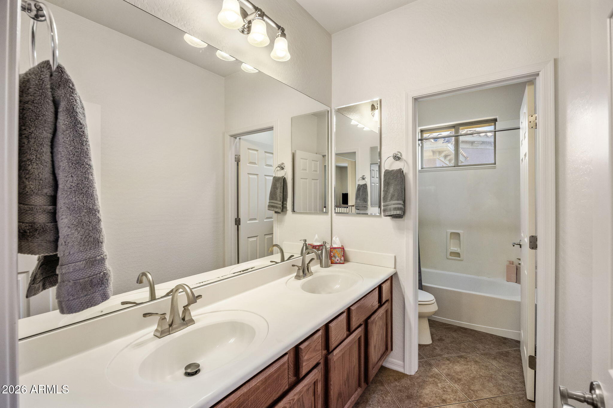 3980 East Robin Lane Phoenix, AZ 85050 - Photo 14 of 31 Secondary Bath Upstairs