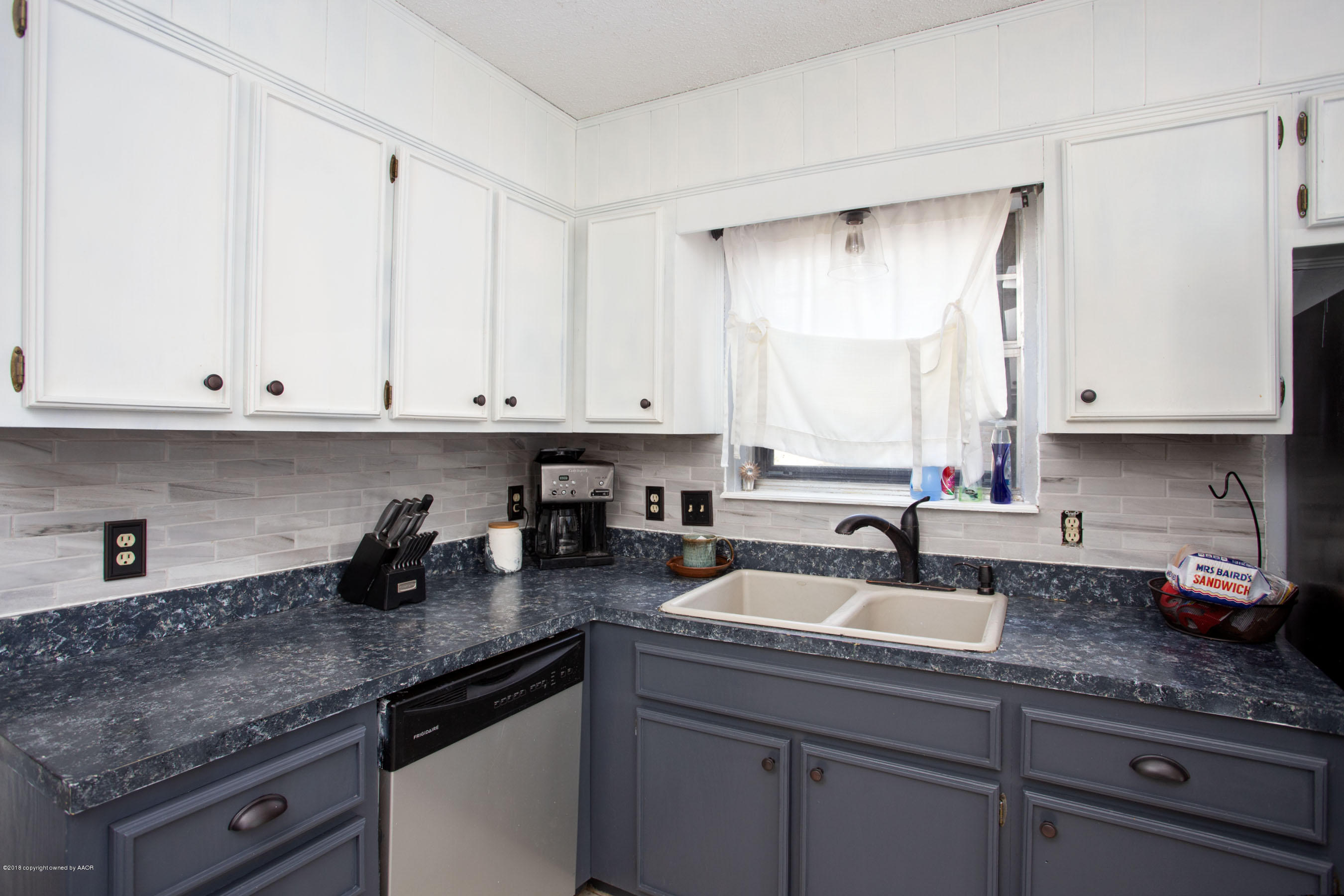 5223 Royce Drive Amarillo, TX 79110 - Photo 19 of 24 kitchen