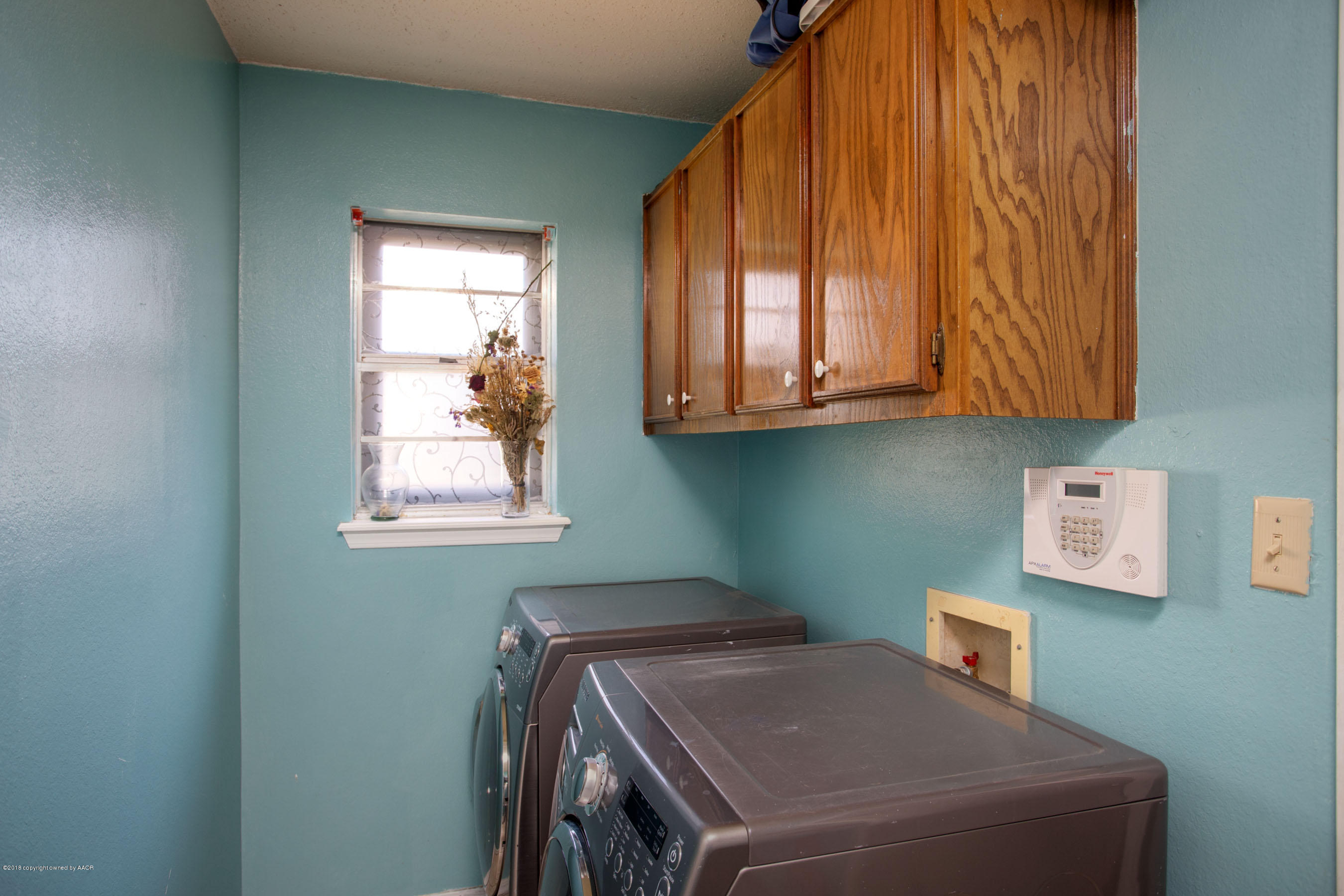 5223 Royce Drive Amarillo, TX 79110 - Photo 22 of 24 laundry room