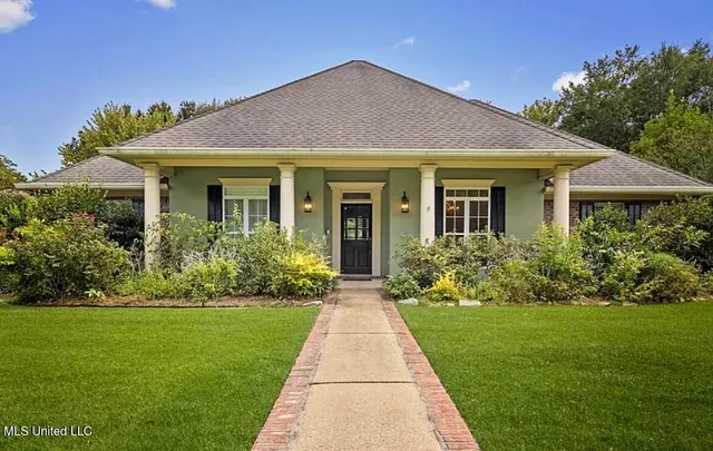 $619,000 | 124 Surgeres Place, Ocean Springs, MS 39564