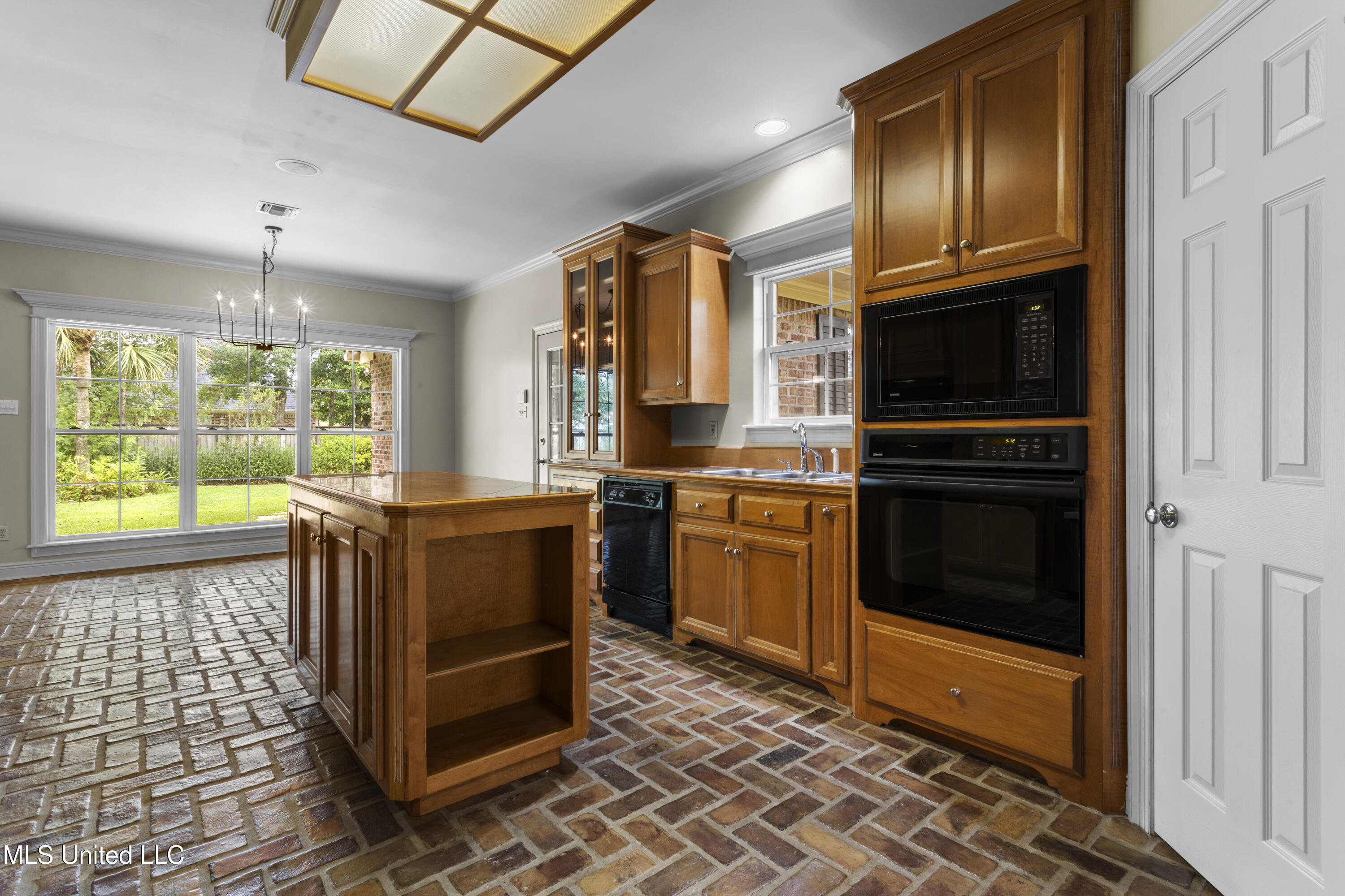 124 Surgeres Place Ocean Springs, MS 39564 - Photo 16 of 43 015