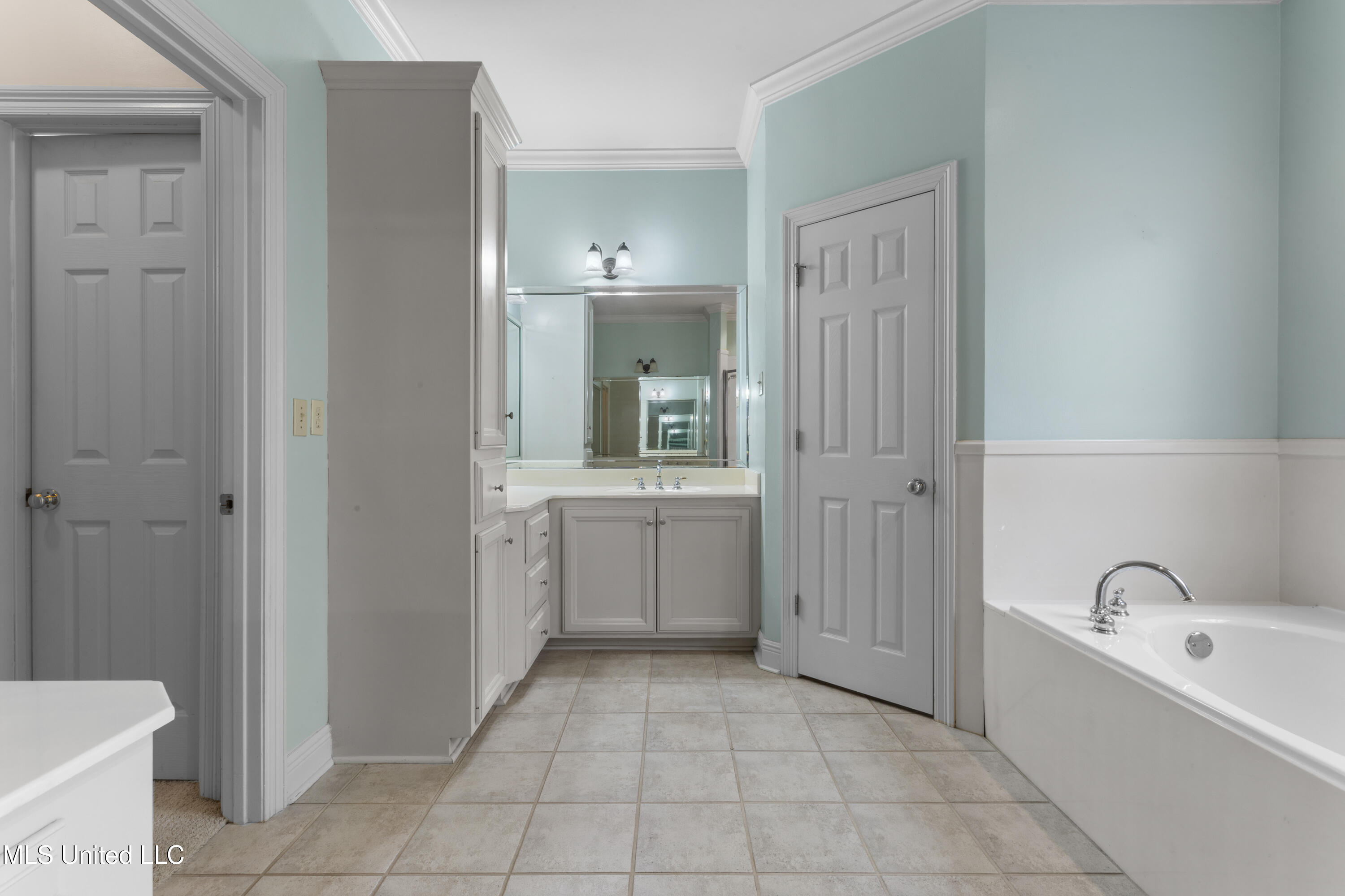 124 Surgeres Place Ocean Springs, MS 39564 - Photo 28 of 43 029