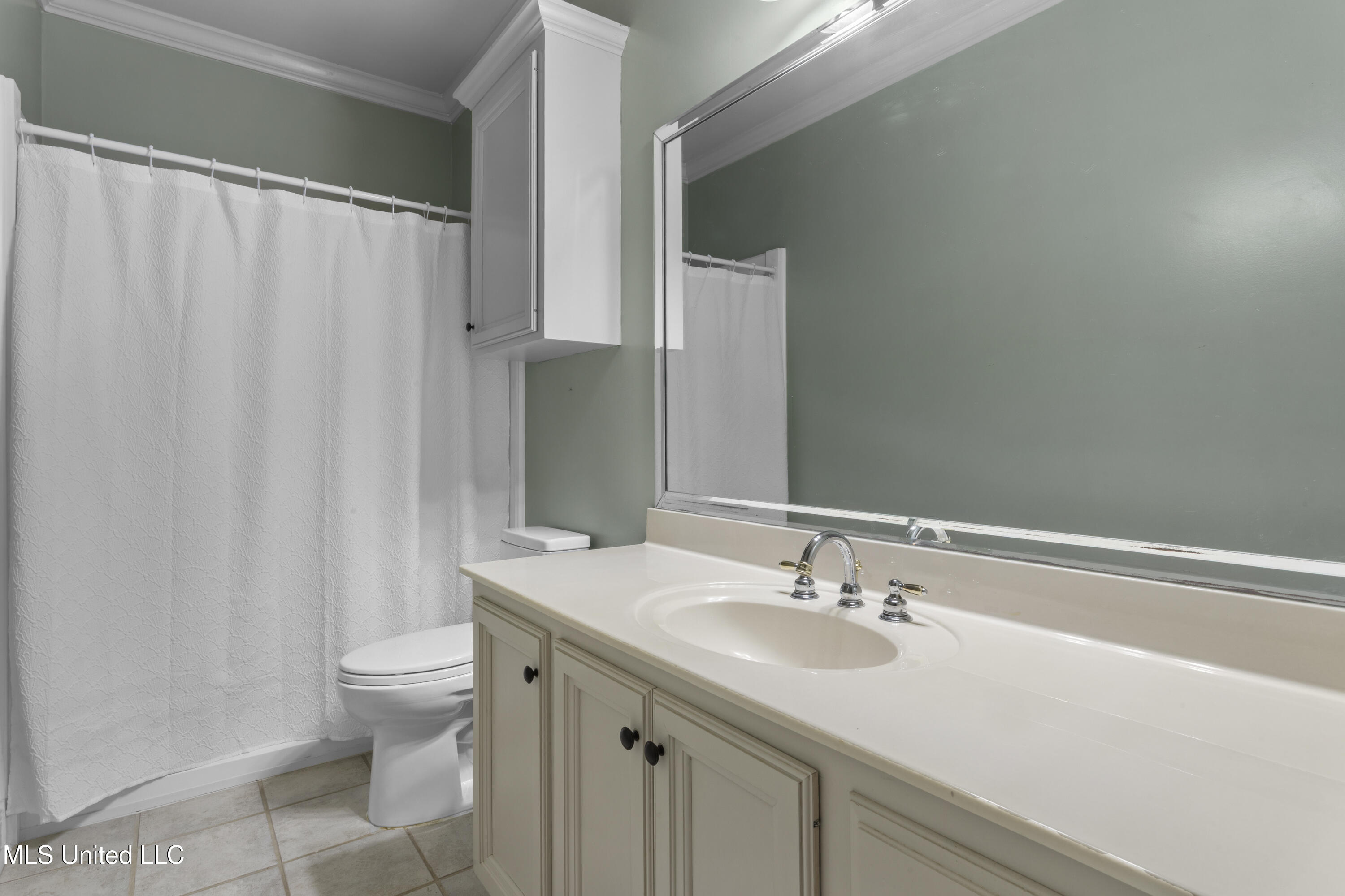 124 Surgeres Place Ocean Springs, MS 39564 - Photo 31 of 43 035