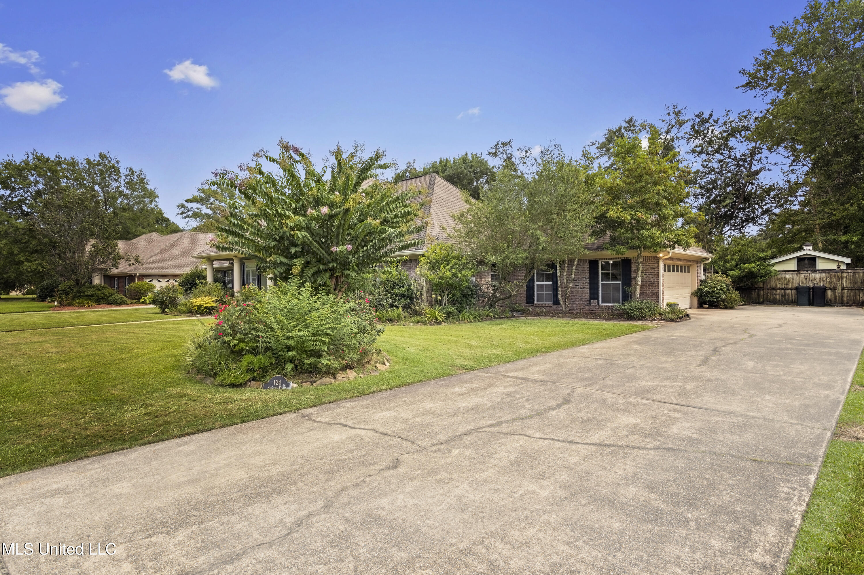 124 Surgeres Place Ocean Springs, MS 39564 - Photo 37 of 43 055