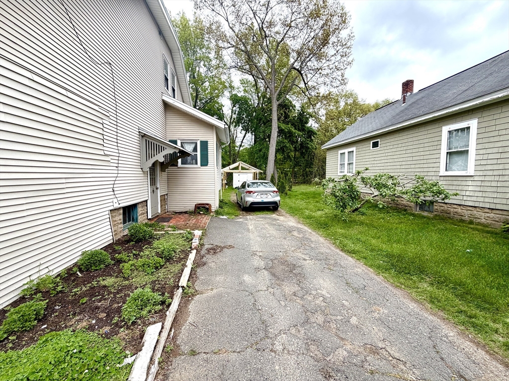 107 Dorset Street Springfield, MA 01108 - Photo 4 of 23