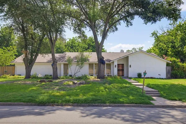 $530,000 | 21 Crosslands Road, Benbrook, TX 76132