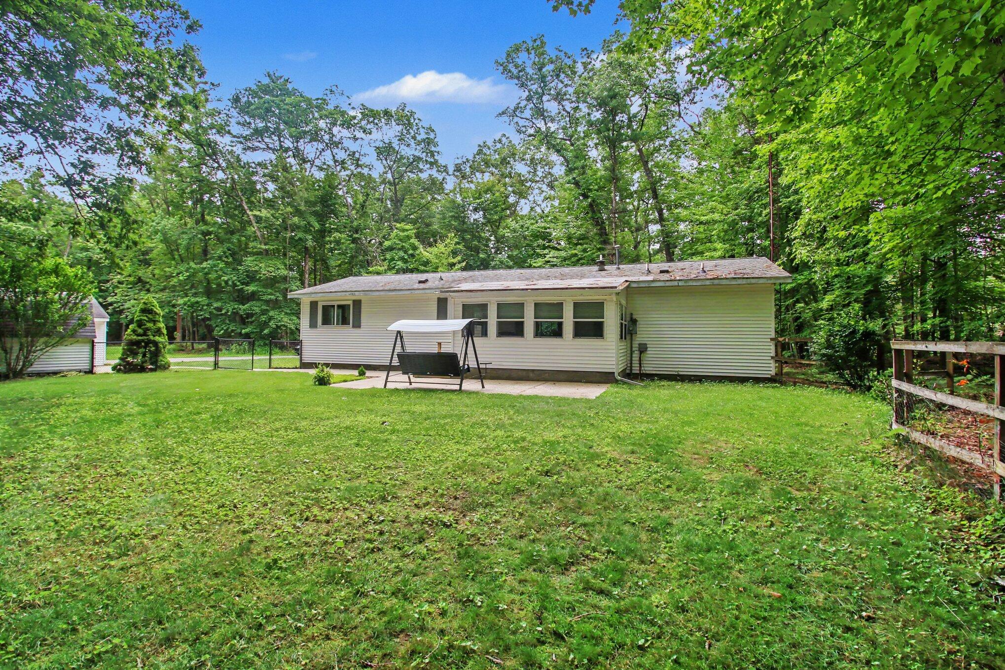 850 West Michillinda Road Muskegon, MI 49445 - Photo 3 of 18 Back of Home