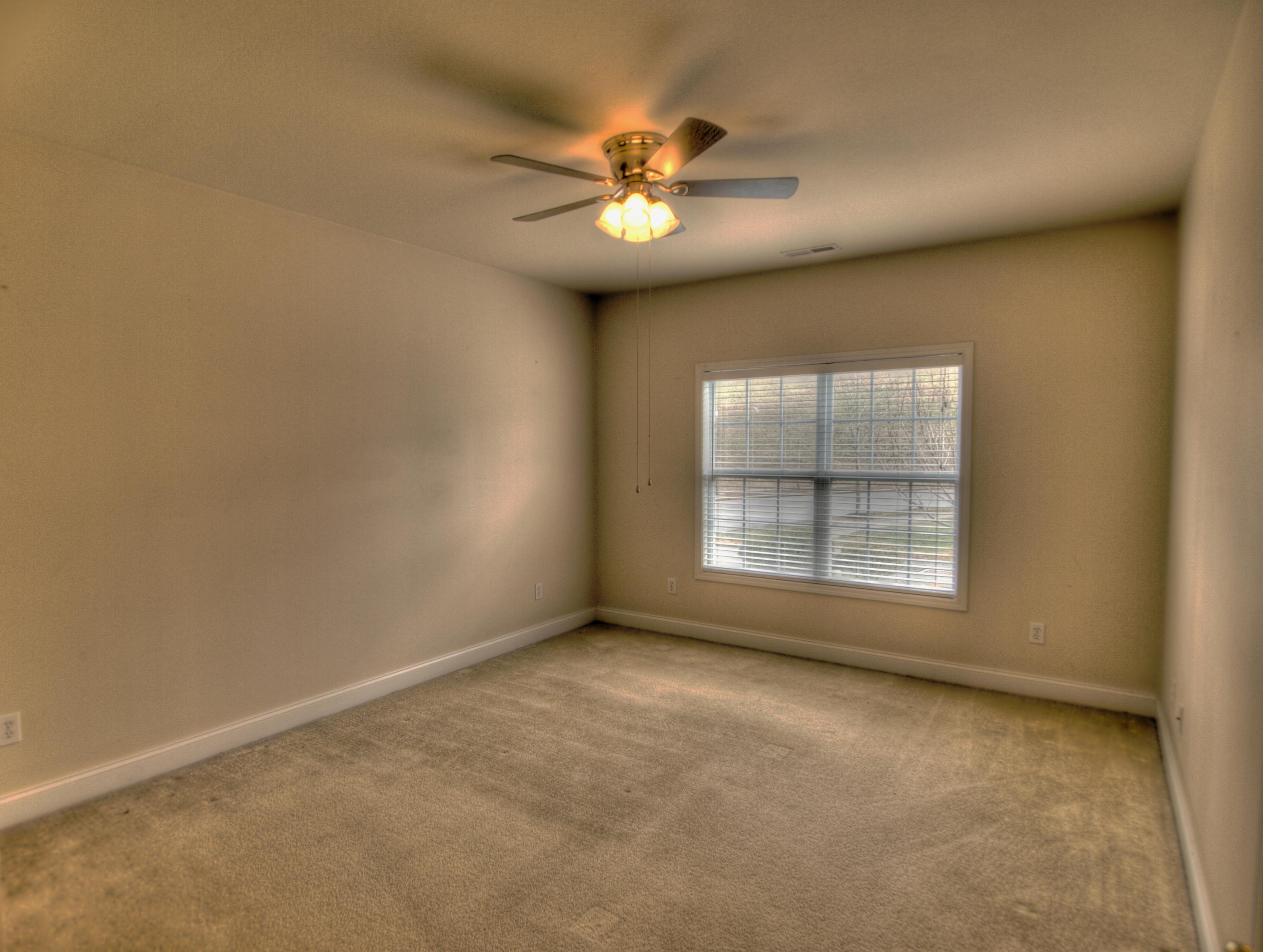 158 Hardinberry Street Oak Ridge, TN 37830 - Photo 12 of 37 Master bedroom