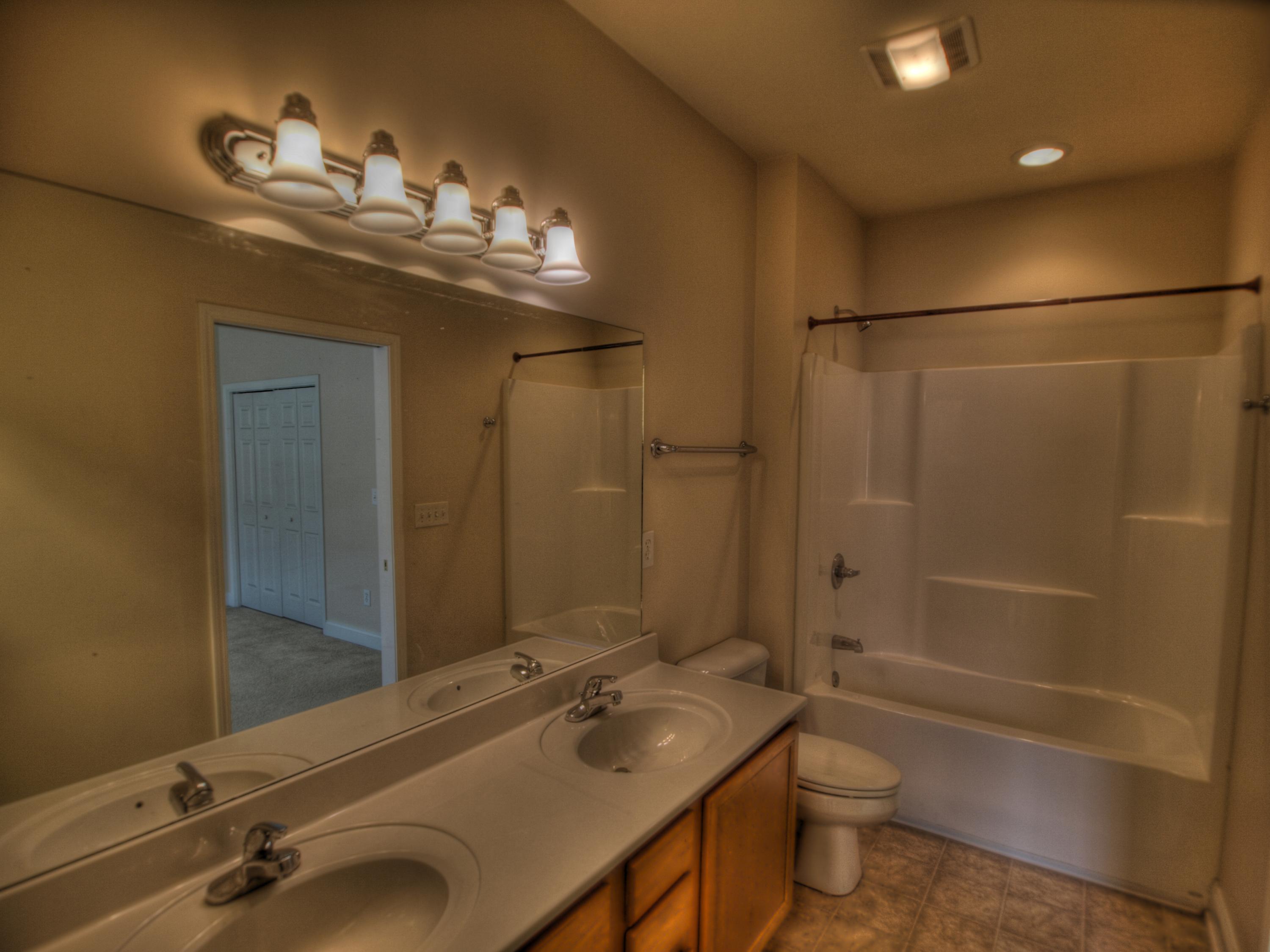 158 Hardinberry Street Oak Ridge, TN 37830 - Photo 15 of 37 Master bath