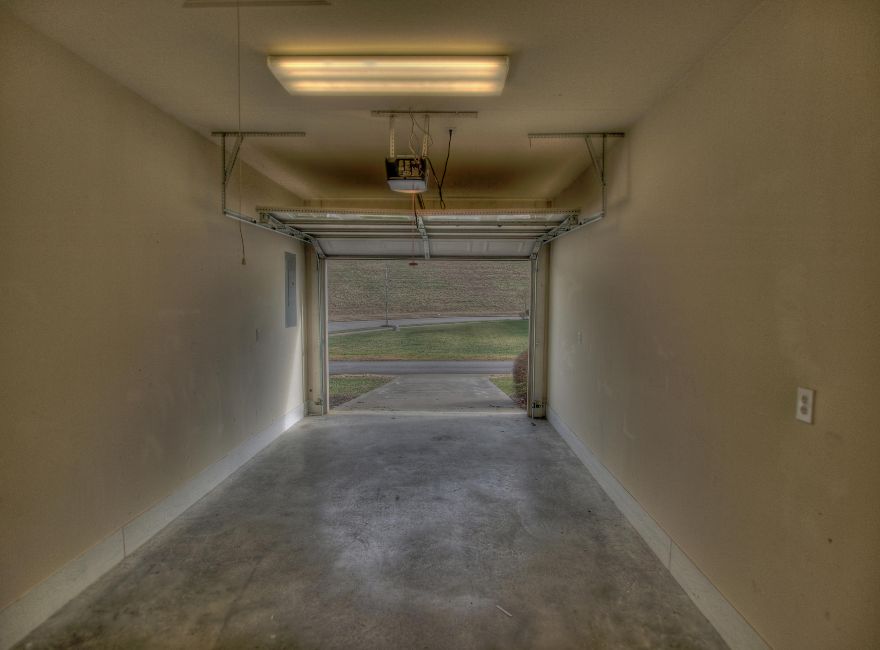 158 Hardinberry Street Oak Ridge, TN 37830 - Photo 18 of 37 Garage