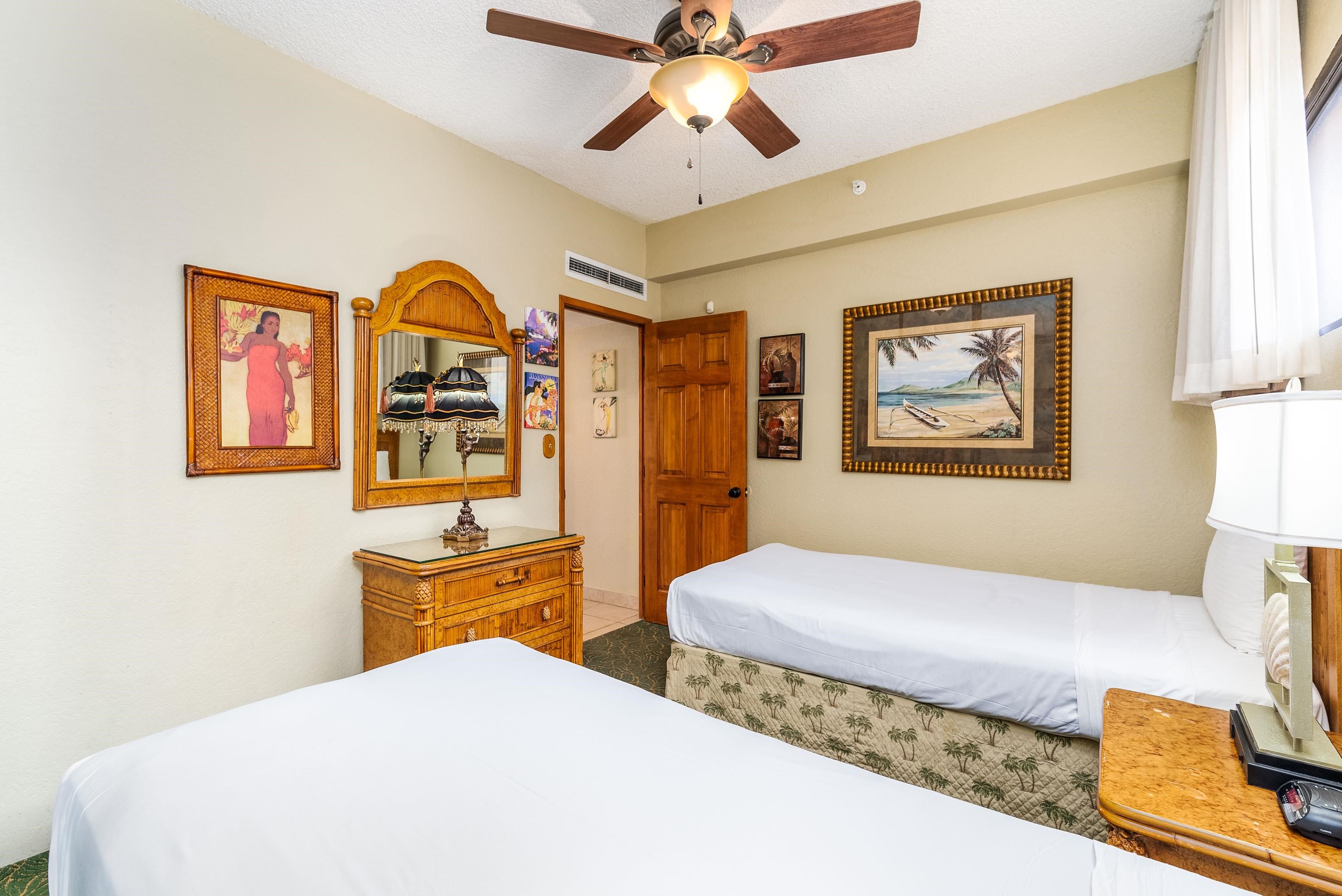 3445 Lower Honoapiilani Road, Unit 456 Lahaina, HI 96761 - Photo 18 of 32 a bedroom with a bed and a chandelier