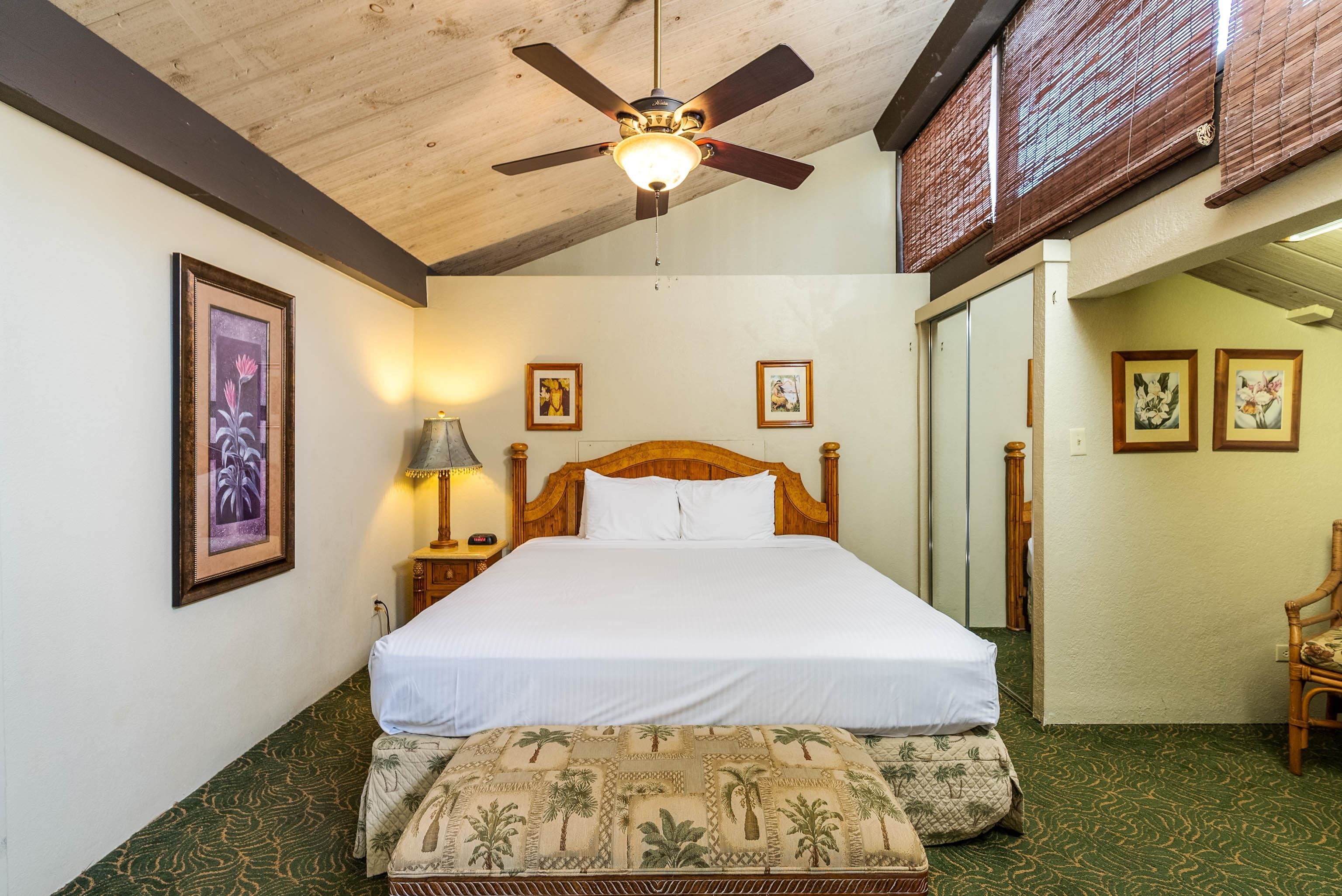 3445 Lower Honoapiilani Road, Unit 456 Lahaina, HI 96761 - Photo 24 of 32 a bedroom with a bed and a painting on the wall