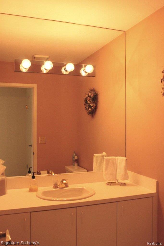 33816 York Ridge Street Farmington, MI 48331 - Photo 18 of 24 PowderRoommls
