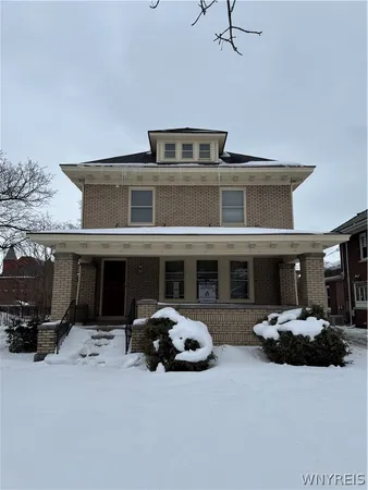 $1,750 | 121 Humboldt Parkway, Unit B, Buffalo, NY 14214