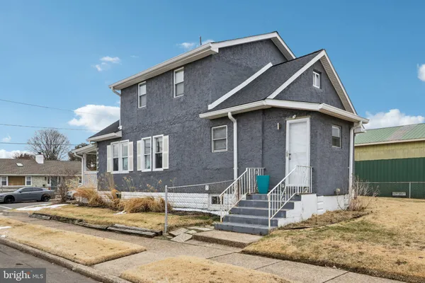 a picture of a bench in the floor