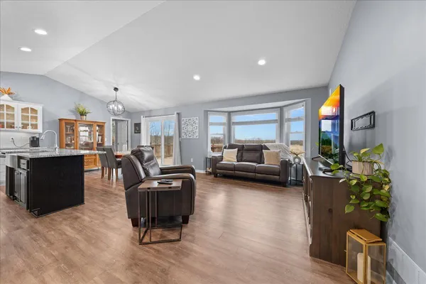 $649,900 | 38616 Pine Avenue, Center City, MN 55012