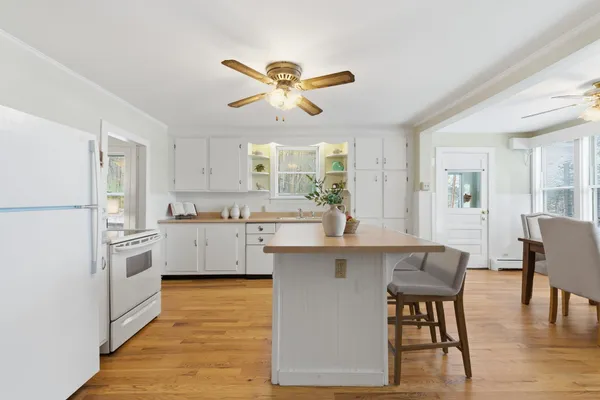 $480,000 | 408 Manchester Road, Auburn, NH 03032