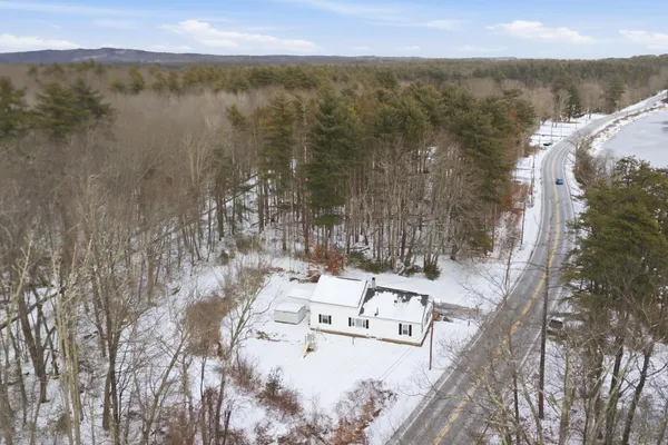 $480,000 | 408 Manchester Road, Auburn, NH 03032