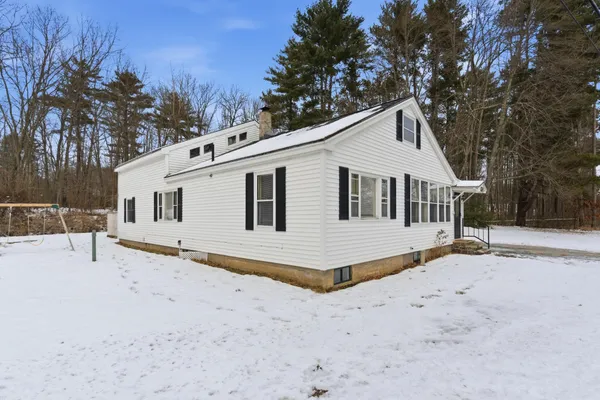 $480,000 | 408 Manchester Road, Auburn, NH 03032