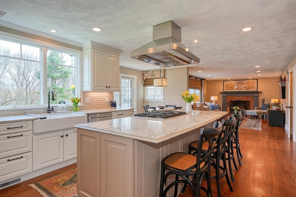 11 Castle Road Westford, MA 01886 - Photo 8 of 41 Gallery Image 8