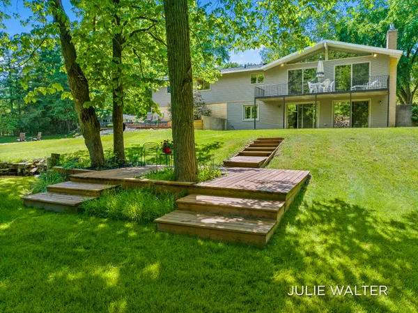 $679,900 | 7166 Thornapple River Drive Southeast, Caledonia, MI 49316
