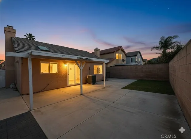 a view of empty room with a fireplace