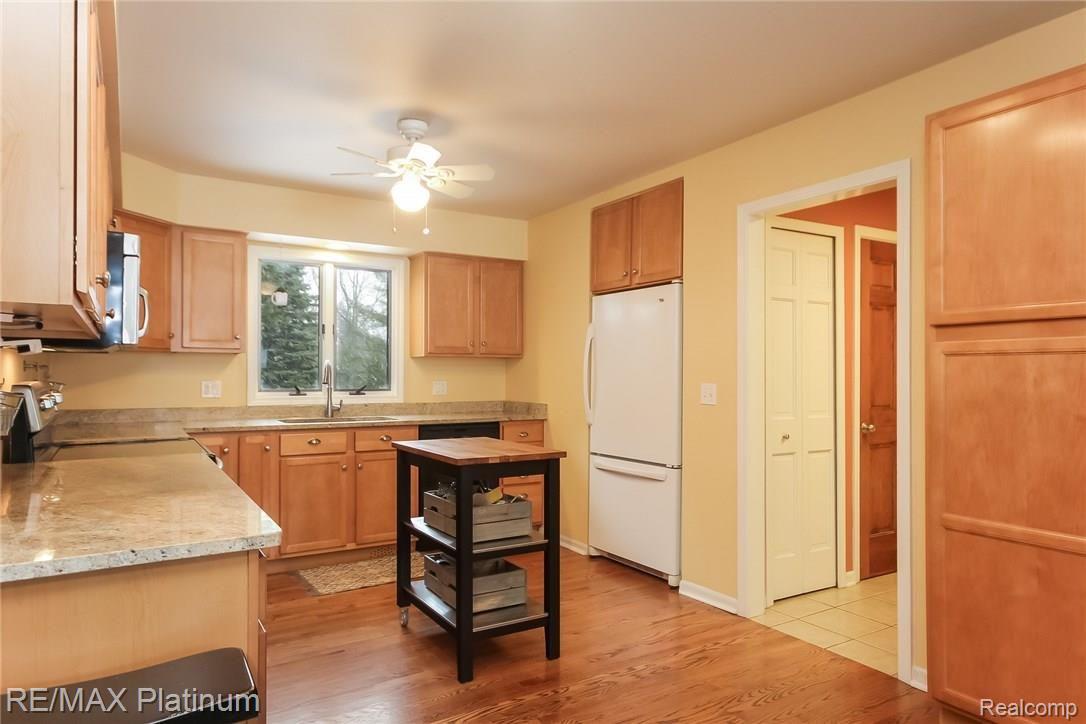 4047 Timberview Drive Howell, MI 48843 - Photo 11 of 59 All kitchen appliances will stay (Island is excluded)