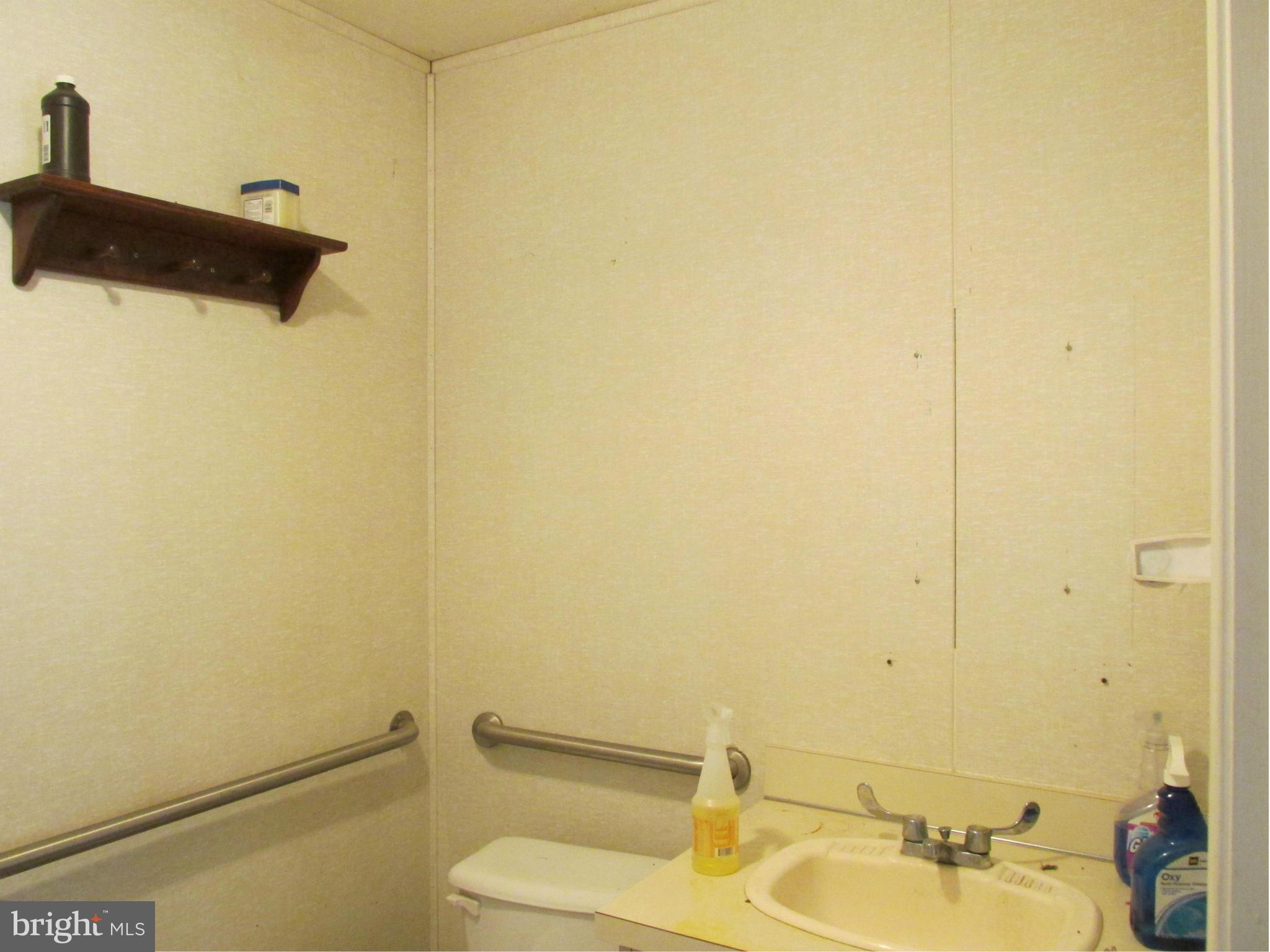 3261 Rt 522 Valley Road Berkeley Springs, WV 25411 - Photo 8 of 8 Bath
