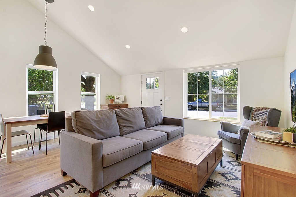 3536 Southeast 5th Street Renton, WA 98058 - Photo 2 of 22