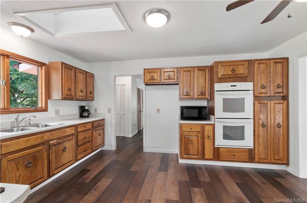 405 Hillvilla Road Canton, NC 28716 - Photo 11 of 38