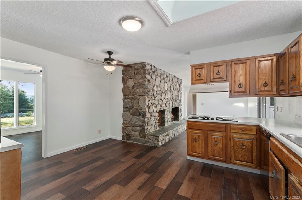 405 Hillvilla Road Canton, NC 28716 - Photo 12 of 38
