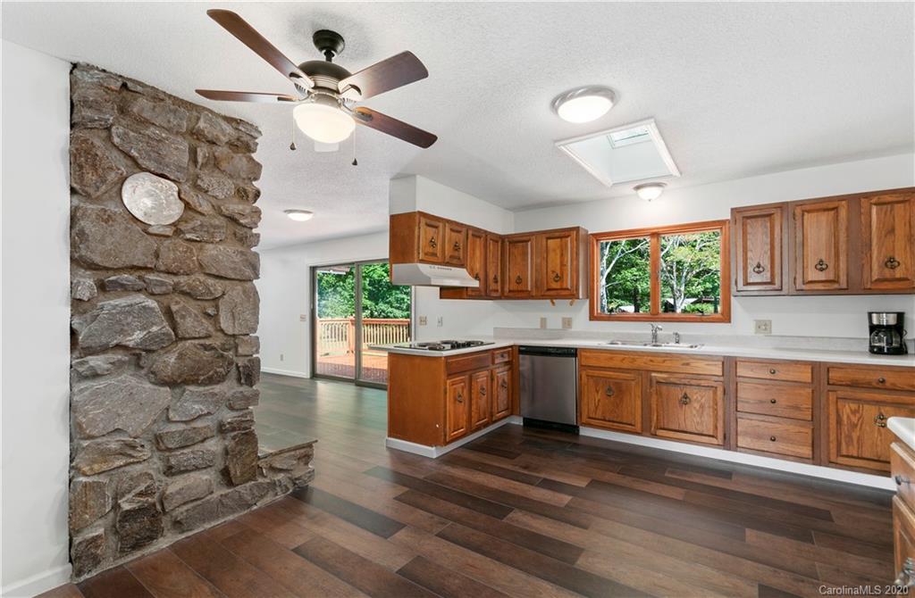 405 Hillvilla Road Canton, NC 28716 - Photo 10 of 38